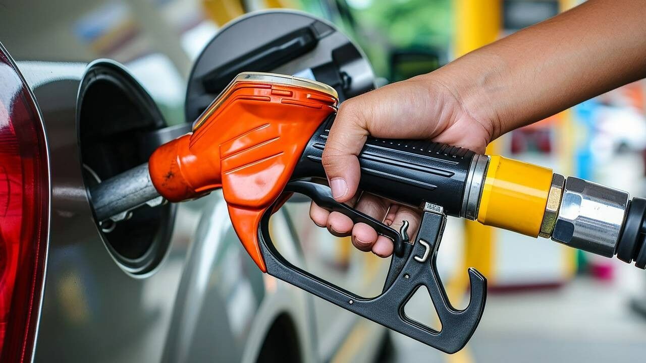 Yüksek Akaryakıt Fiyatları Tırmanışa Geçiyor: Benzine Büyük Zam Kapıda!
