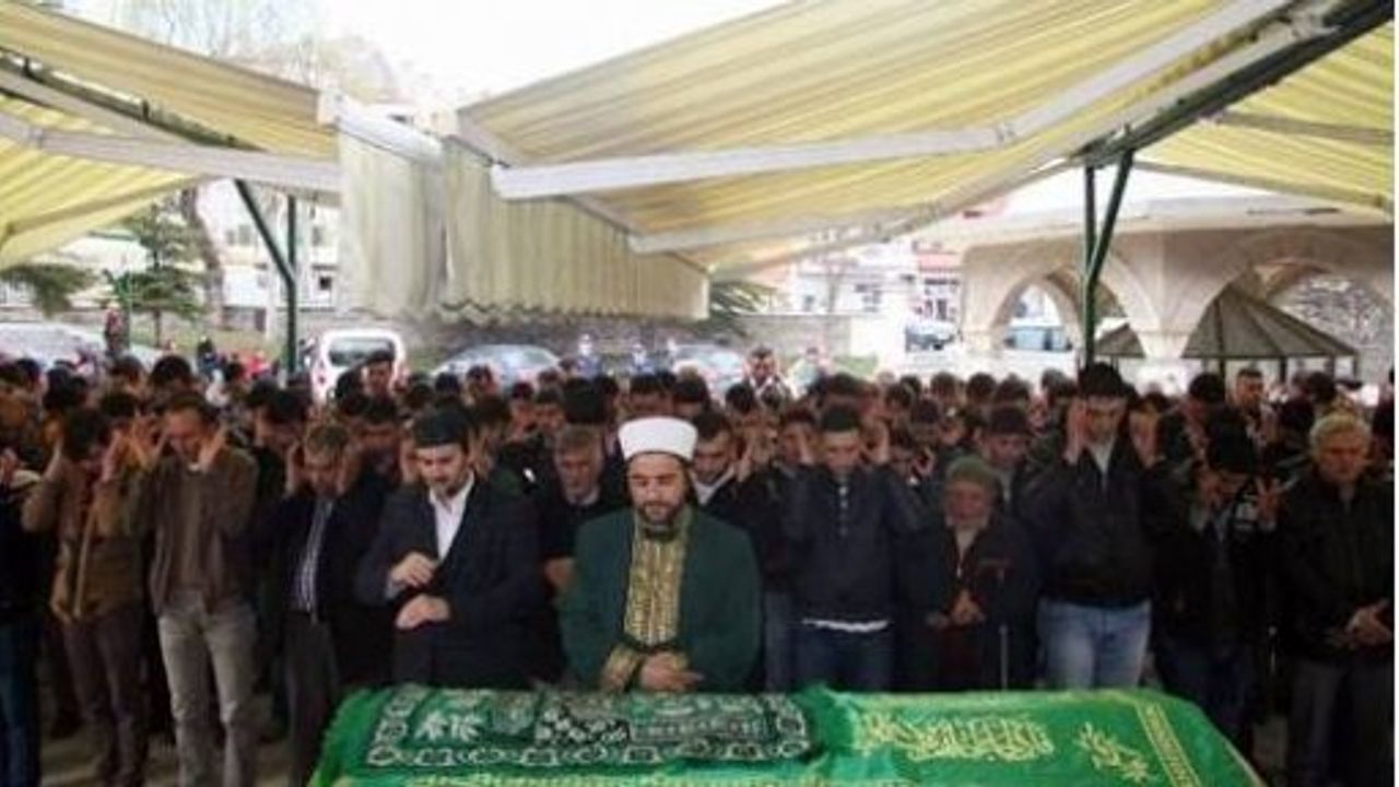 Afyon'da Öldürülen Lise Öğrencisi Son Yolculuğuna Uğurlandı