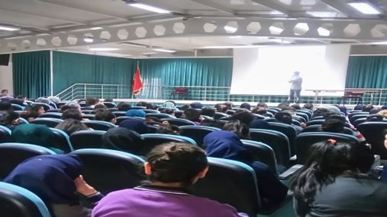 Afyonkarahisar’lı Gençler Bütçe Yapmayı Öğreniyor