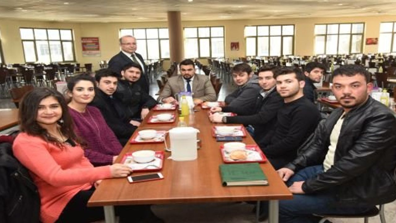 AKÜ ÖĞRENCİ KONSEYİNDEN ÇORBA İKRAMI