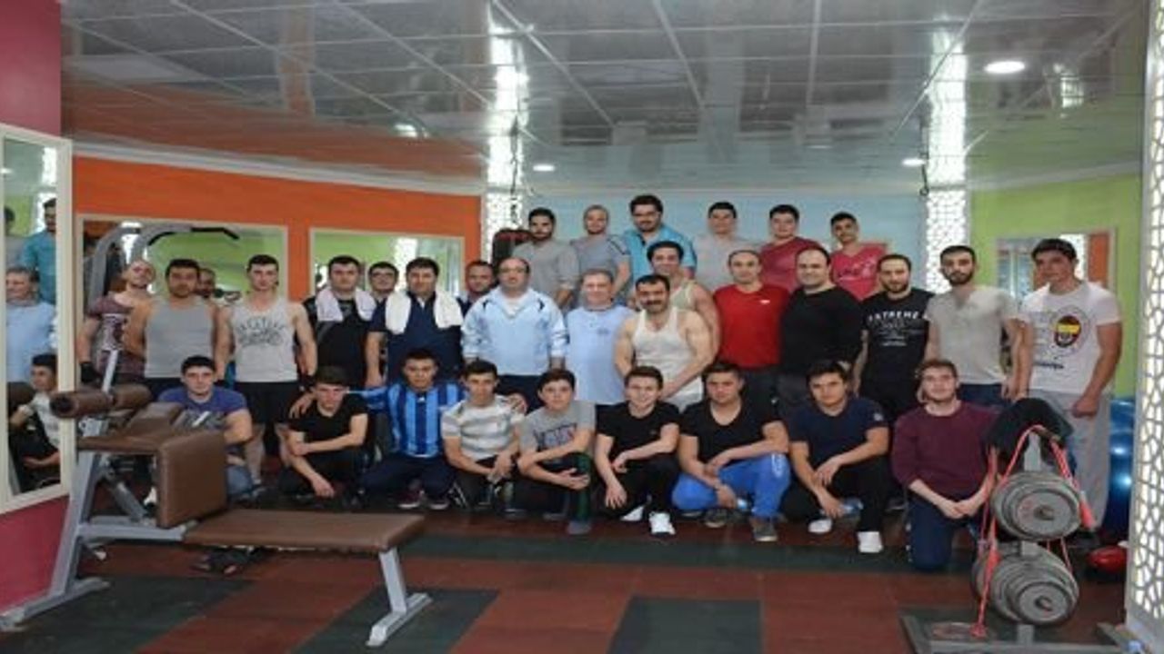 BAŞKAN ÇÖL SPORUN VE SPORCUNUN YANINDA