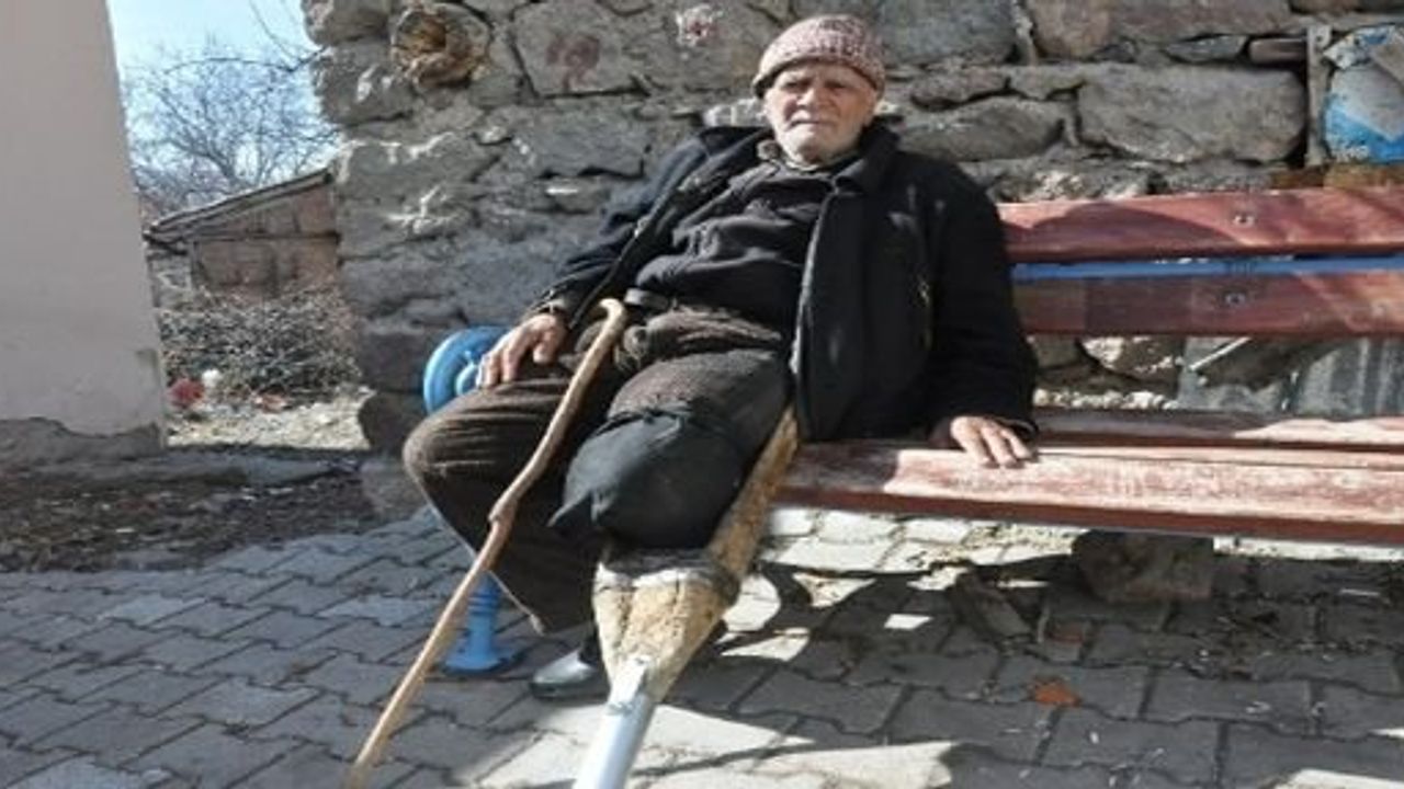 Sandıklılı Görgöz, 81 Yıldır Kendi Yaptığı "Tahta Protez Bacakla" Yaşıyor!
