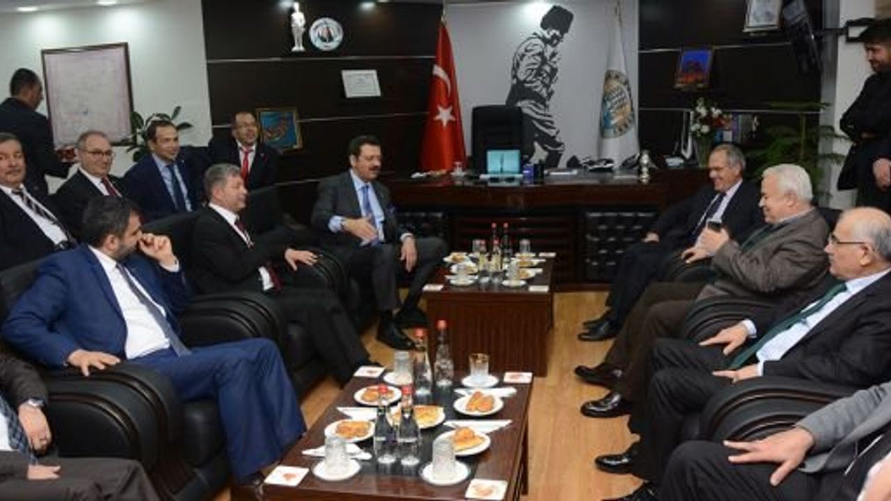 TOBB BAŞKANI HİSARCIKLIOĞLU DİNAR'DA BANDO İLE KARŞILANDI