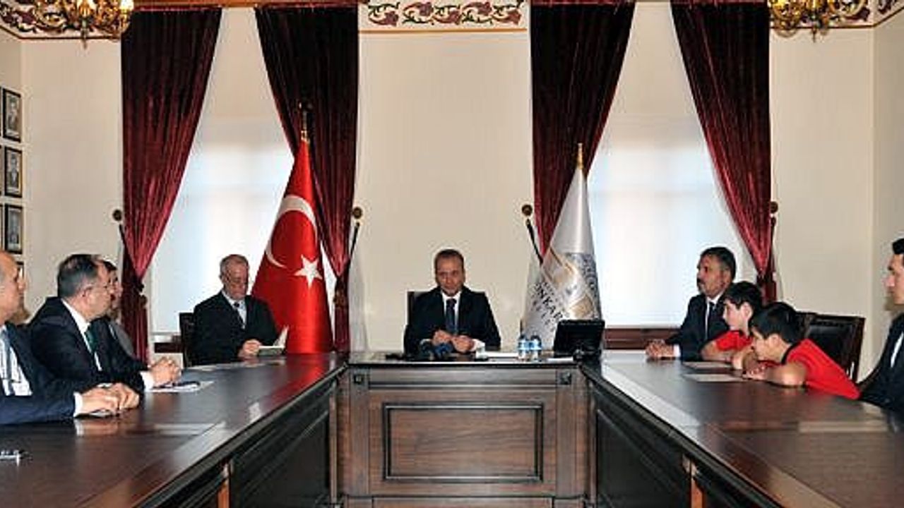 Vali Güner Başarılar Şehri Afyonkarahisar'ı Değerlendirdi.