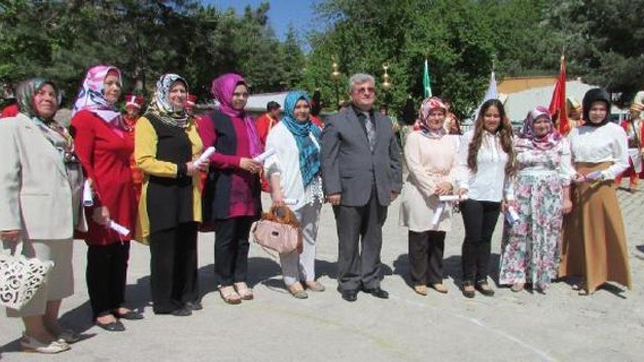 Sandıklı HEM yıl sonu sergisi açıldı ​