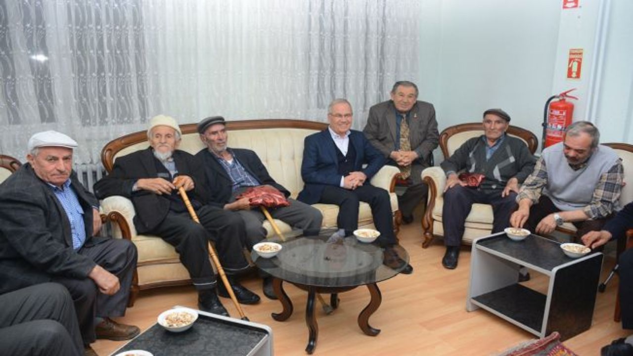 Başkan Acar yılbaşını huzurevi sakinleri ile birlikte geçirdi