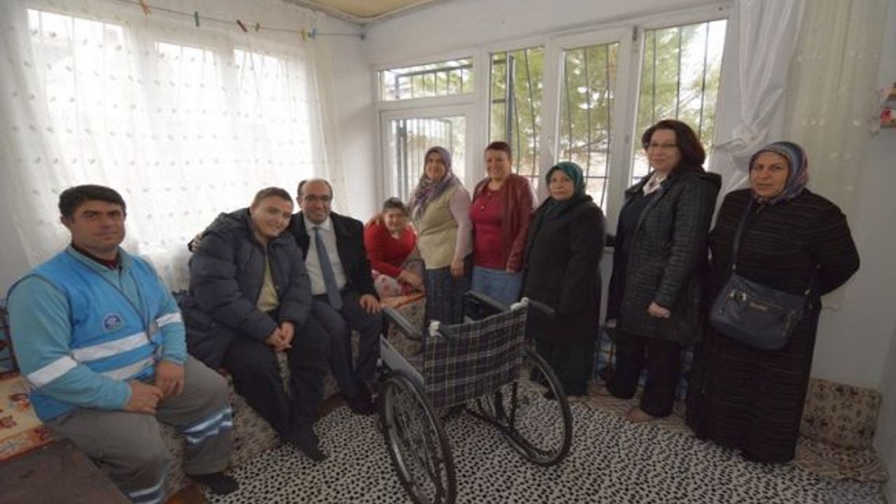 Başkan Çöl engelli vatandaşları ziyaret etti