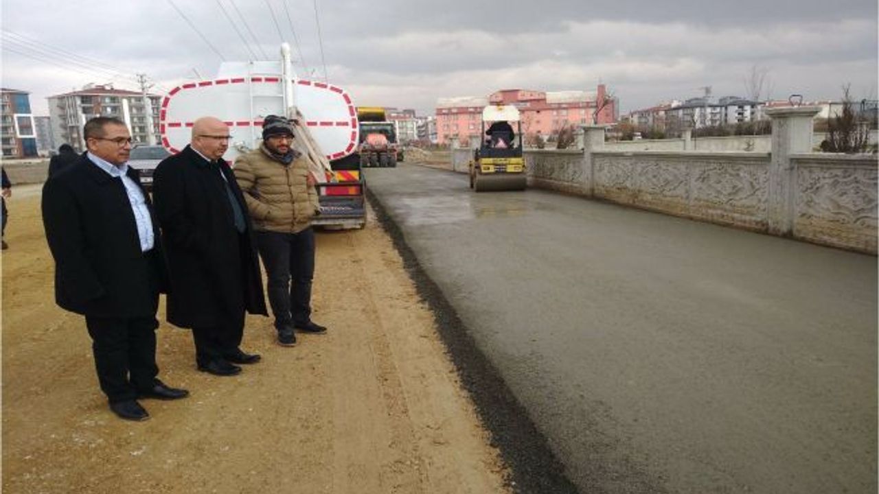 İlk ‘beton asfalt’ denemesi Uydukent’e yapıldı