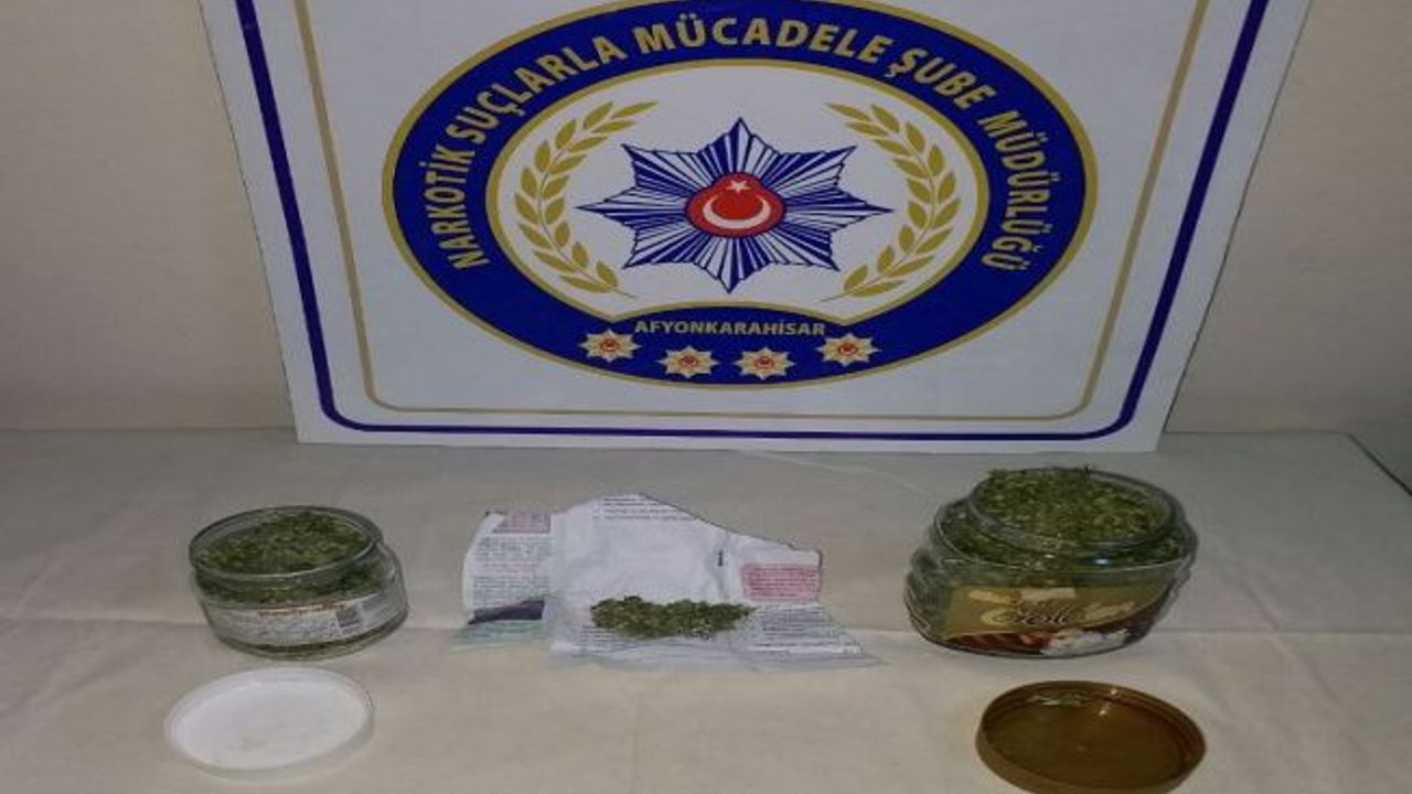 Polis uyuşturucu operasyonunda 238 gram esrer ele geçirdi