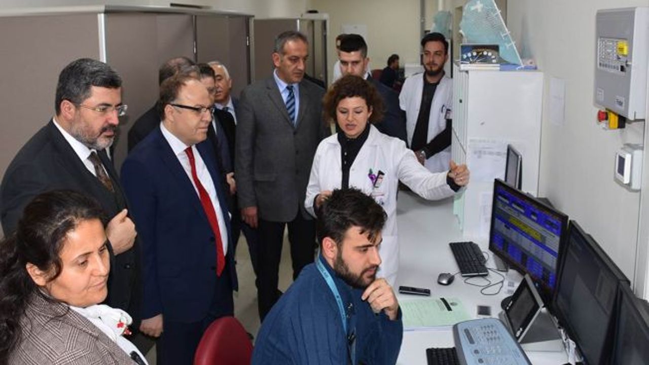 Protokol, AKÜ Onkoloji ve Nükleer Tıp Bölümlerine Ziyarette Bulundu.