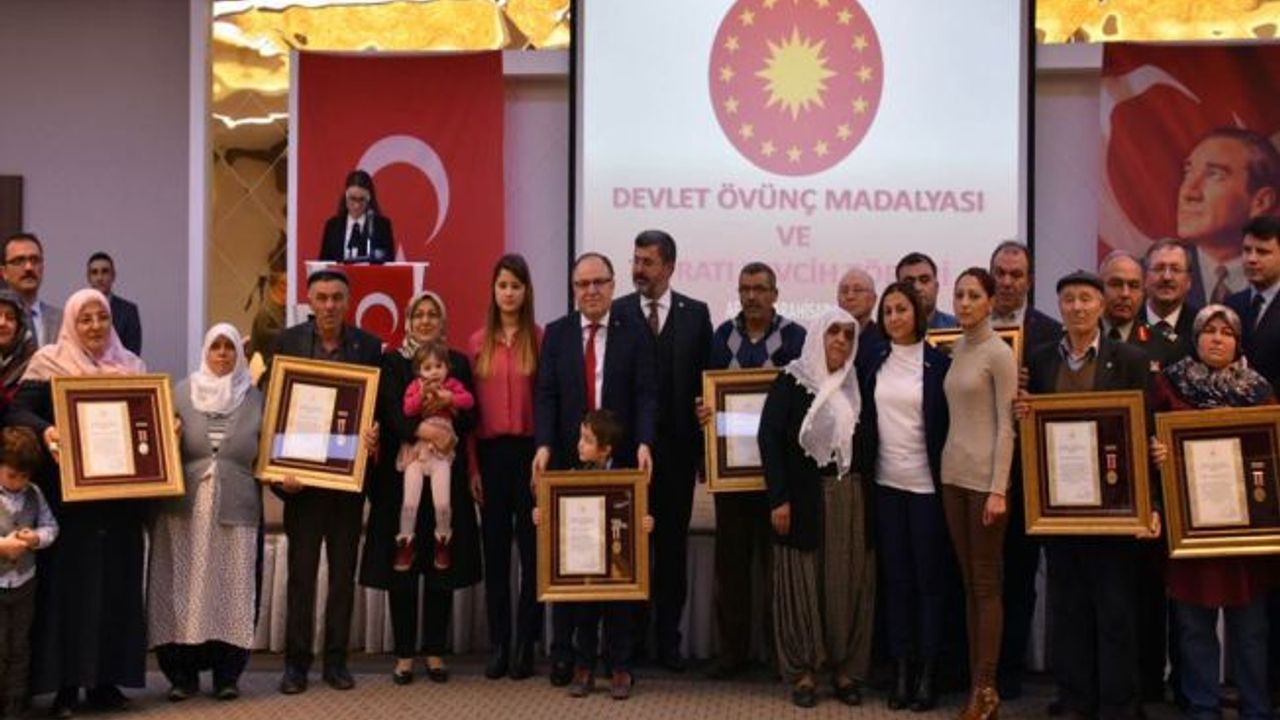 Şehit Ailelerine Devlet Övünç Madalyası ve Beratları Tevcih Edildi.