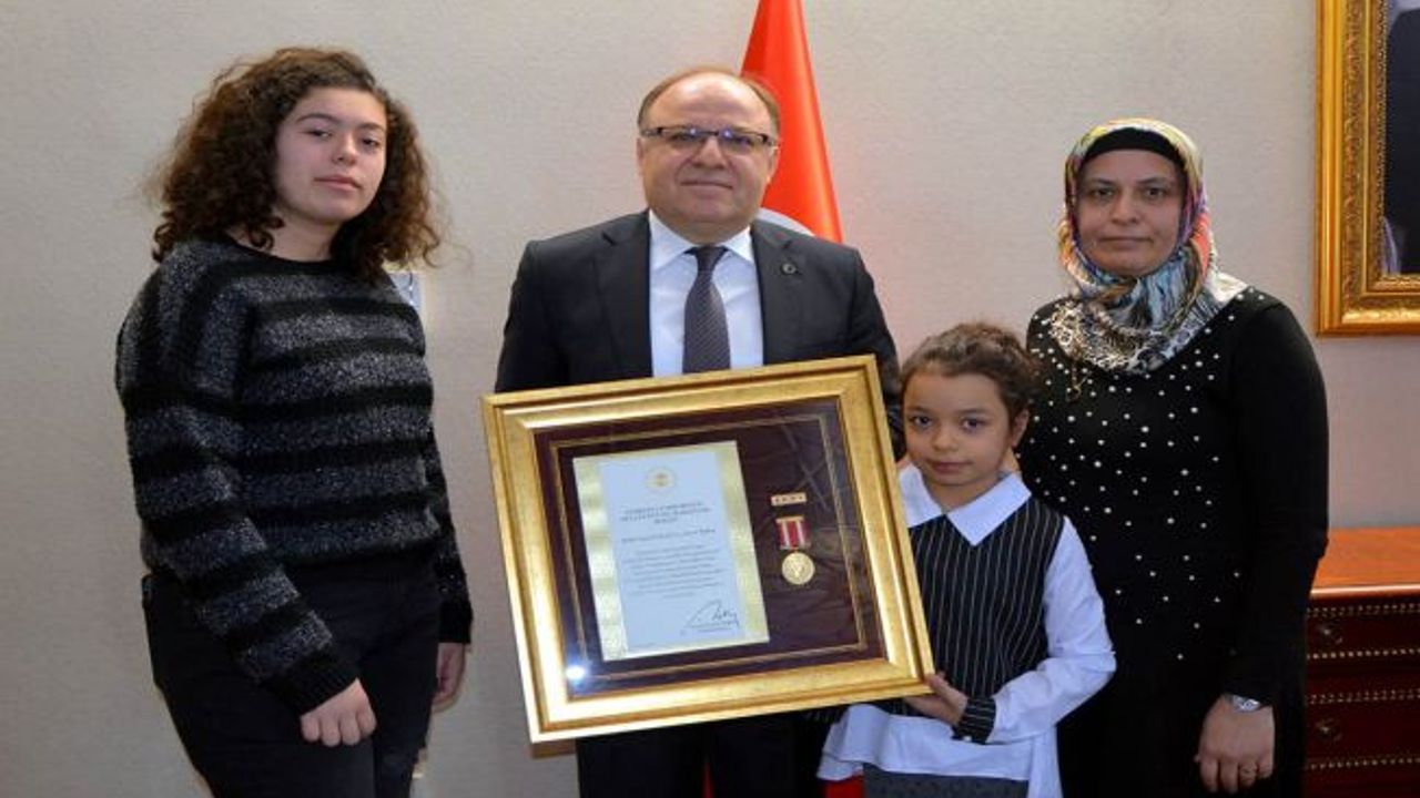 Şehit ailesine Devlet Övünç Madalyası ve beratları tevcih edildi