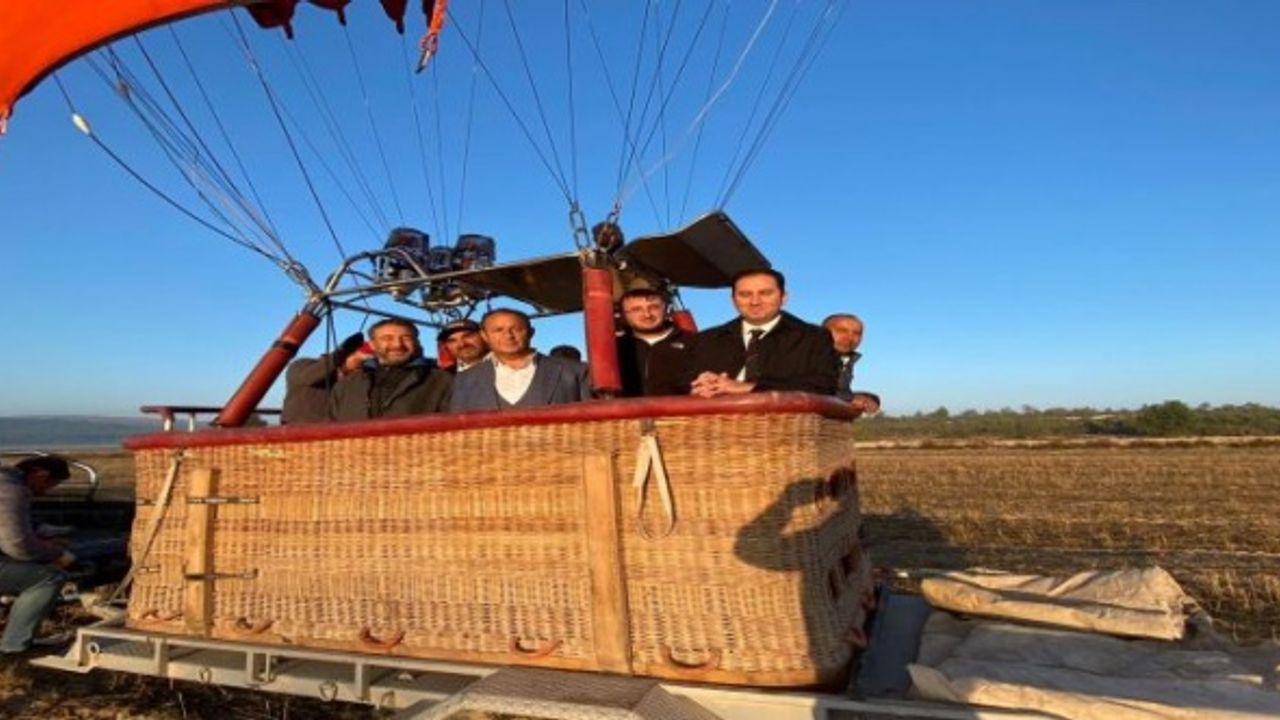 Balonla uçuş yaparak, Frigya semalarından Emre Gölü’nü keşfettiler