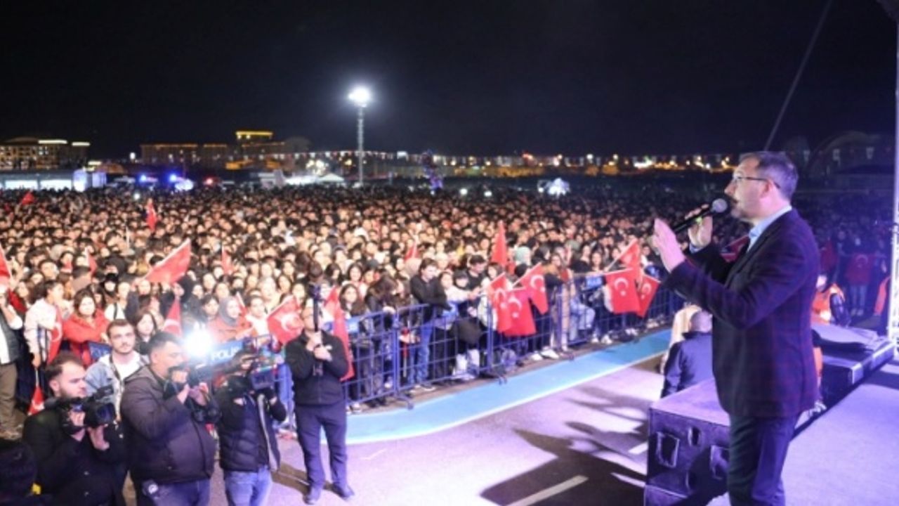 Bakan Kasapoğlu ve Vali Çiçek Gripin Konserinde
