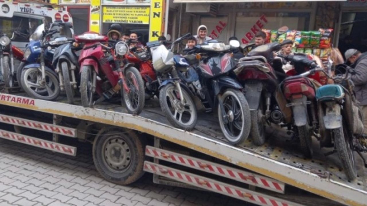 Bolvadin’de 15 tescilsiz motosiklet trafikten men edildi