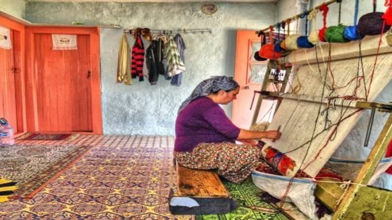 Dinar Halk Eğitim Merkezi Halı Dokuma Projesi