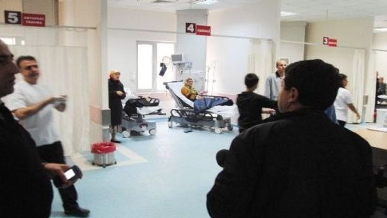 Malezyalı Turistleri Taşıyan Midibüs Devrildi: 3'ü Ağır 17 Yaralı