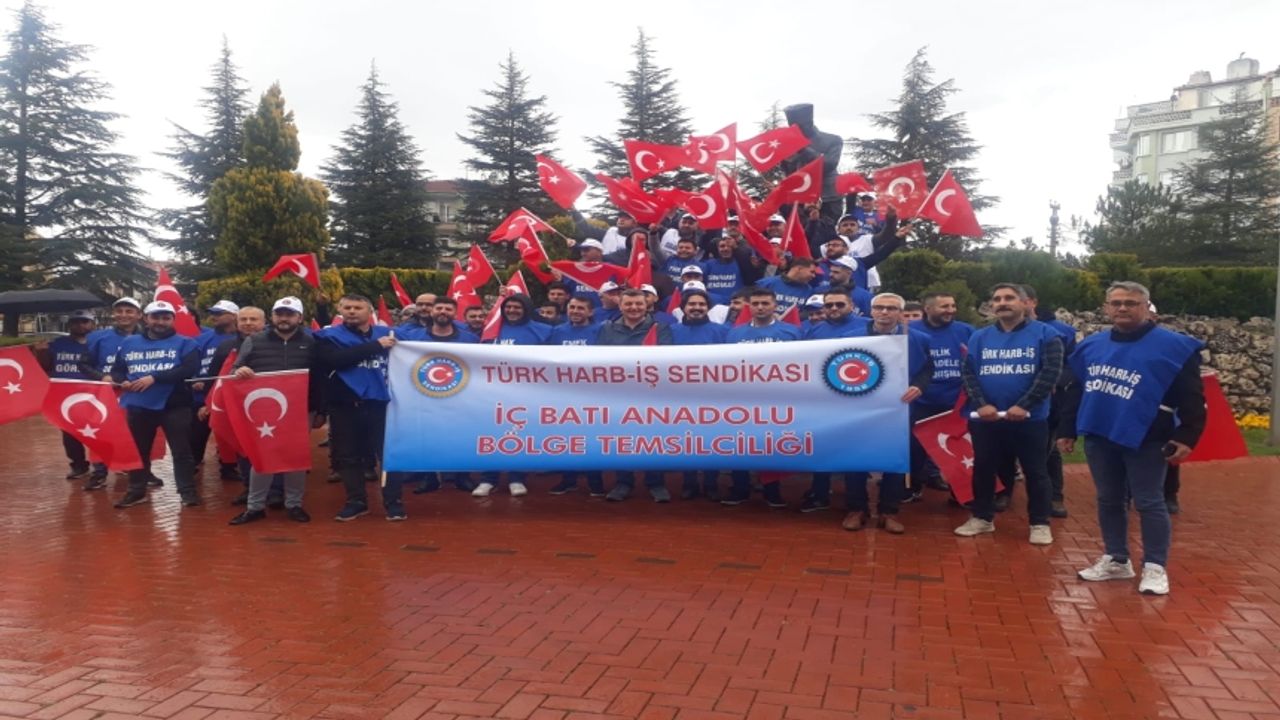 İşçiler Atatürk Anıtı önünde zam istediler