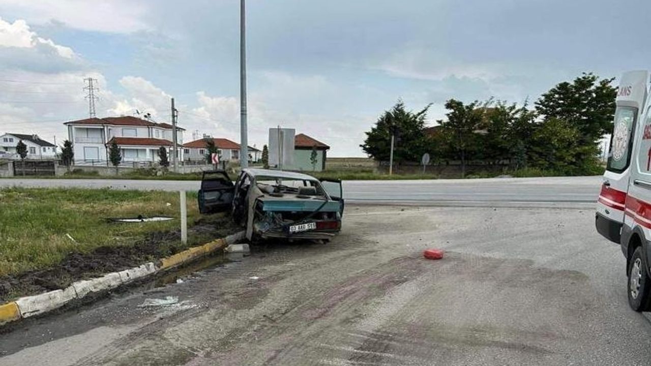 Emirdağ’da kamyon ile otomobilin çarpıştığı kazada 1 kişi yaralandı.