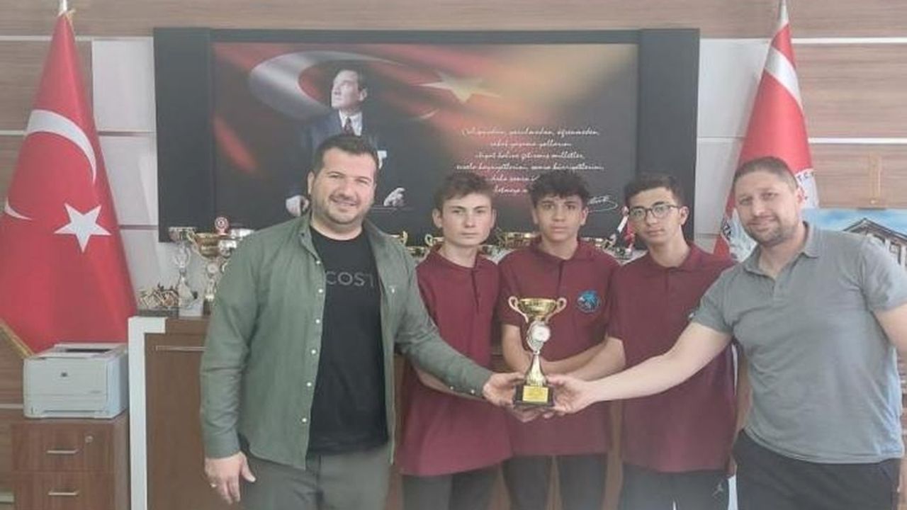 Afyonkarahisar Spor Kulübü öğrencileri yarışmada üçüncülük kazandı