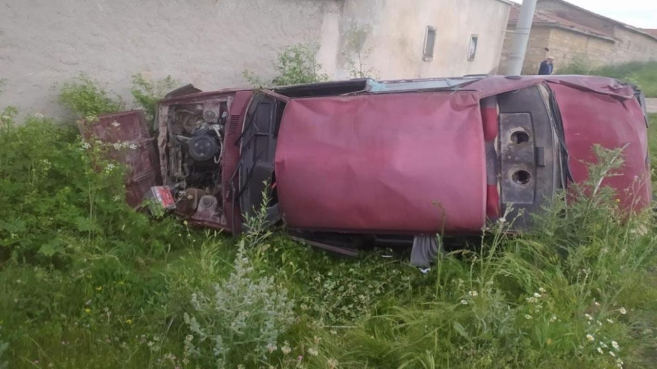 İhsaniye ilçesinde meydana gelen trafik kazasında 6 kişi yaralandı.