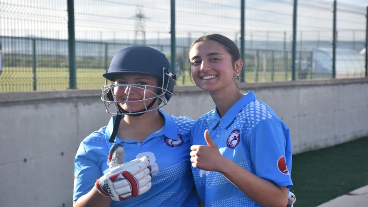 Kriket Gençler Türkiye Şampiyonası Afyonkarahisar'da Devam Ediyor