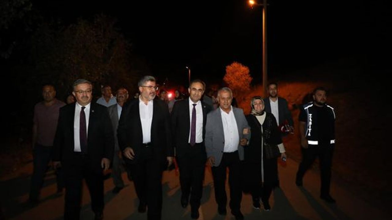 Başkan Zeybek Zafer Yürüyüşü'ne katıldı