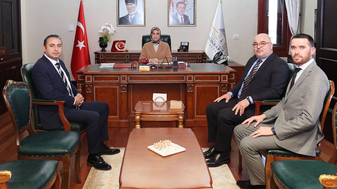 Türkiye'nin İlk Borsaya Açılan Mermer Firmasının Yöneticileri Afyonkarahisar Valisi ile Bir Araya Geldi