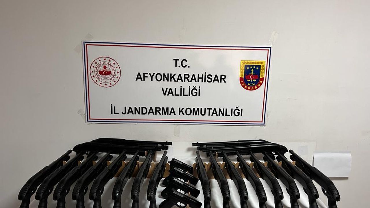 Jandarma'dan Silah Kaçakçılığına Büyük Darbe: 20 Tüfek ve 4 Tabanca Ele Geçirildi