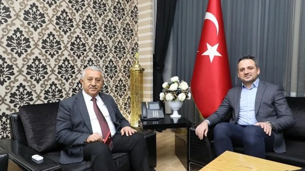 Başkan Zeybek, Bakan Yardımcısı Eminoğlu'nu Ağırladı