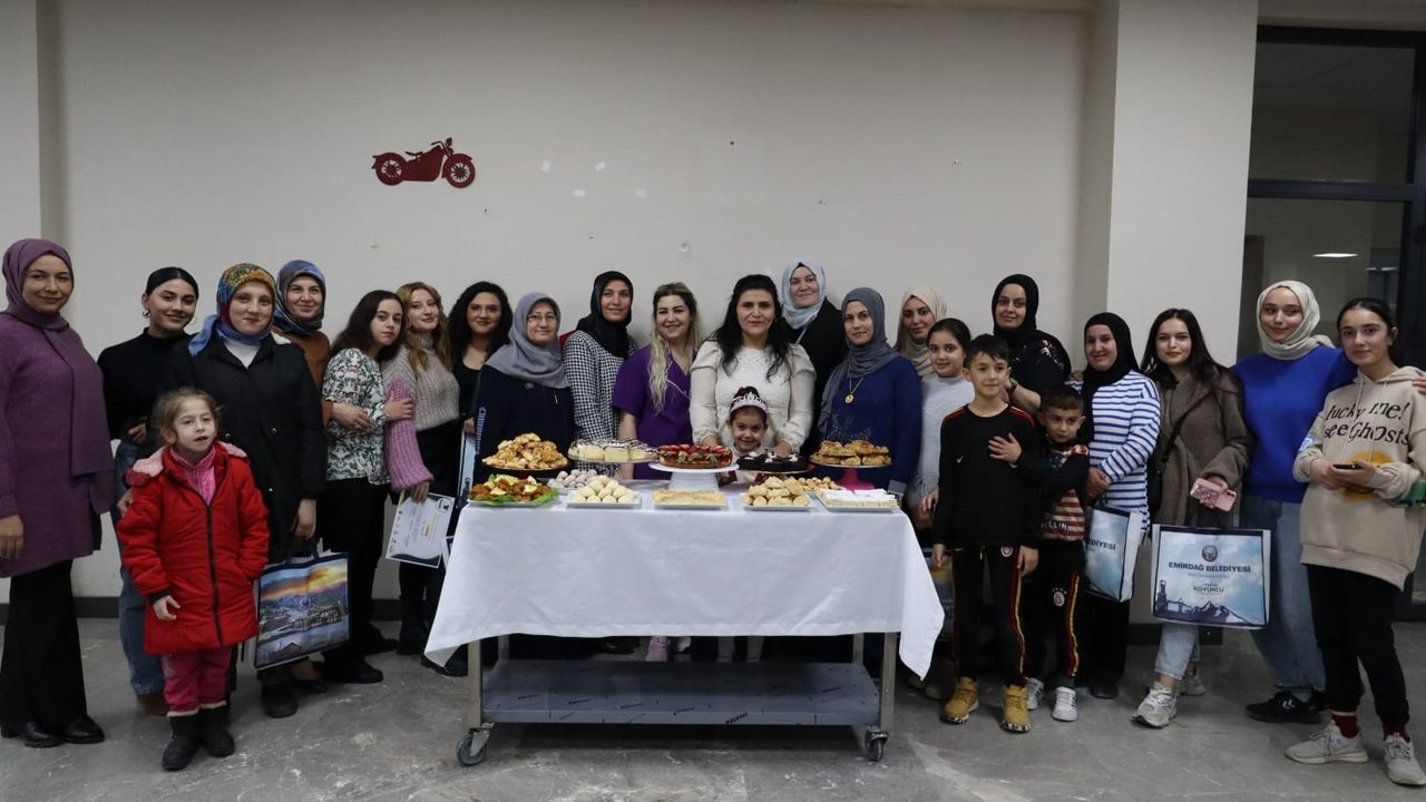 Emirdağ Belediyesi Mutfak Atölyesi Kursiyerlerine Sertifikaları Verildi