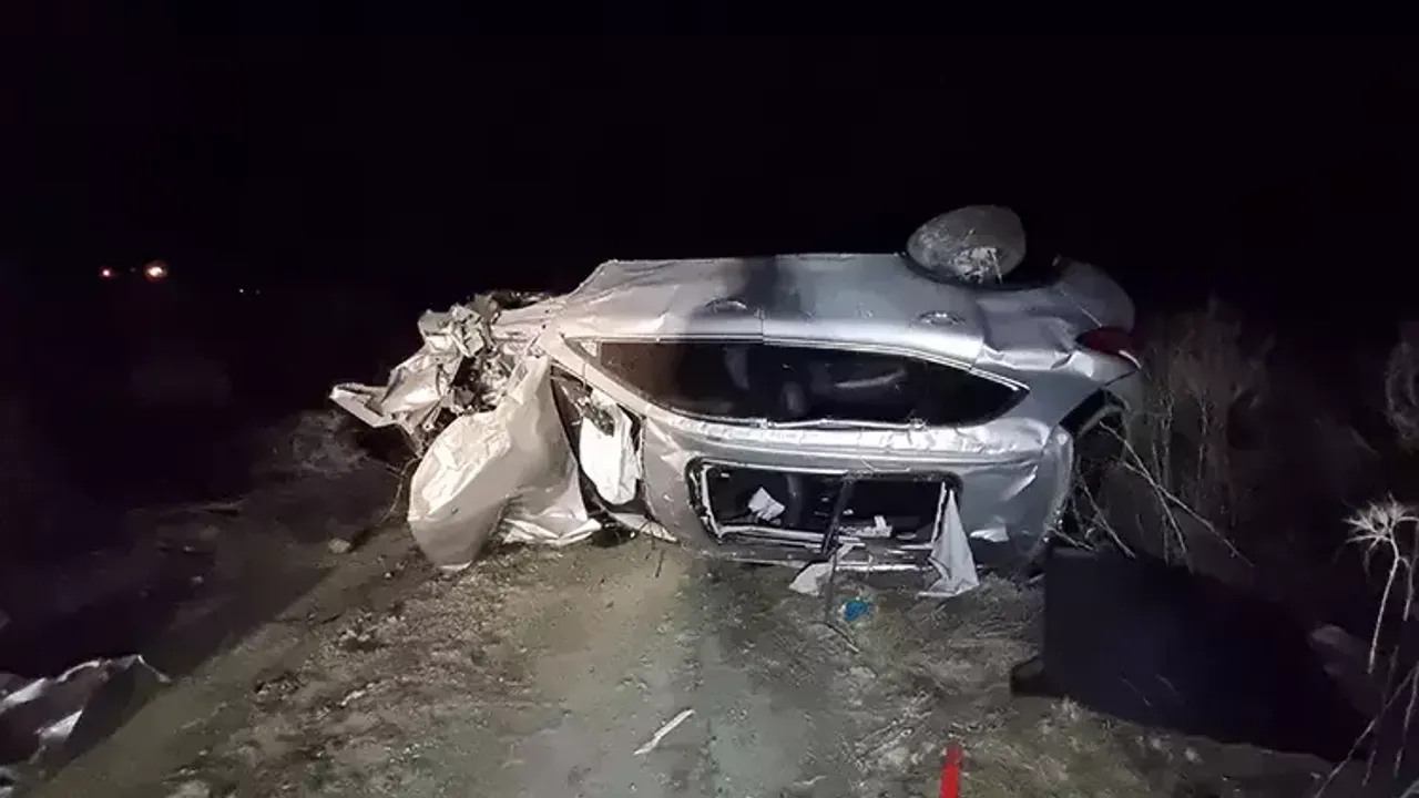 Kontrolden Çıkan Otomobil Şarampole Devrildi: 2 Ölü, 1 Ağır Yaralı