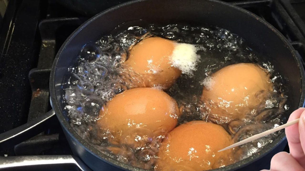 Meğer herkes yanlış biliyormuş: Yumurta haşlarken yapılan büyük hata!