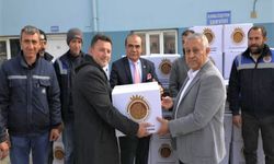 Zeybek Başkan'dan Belediye Personeline Gıda Paketi