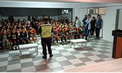Jandarma, öğrencilere trafik kuralları hakkında eğitim verdi