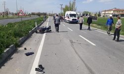 Motosikletle otomobilin çarpıştığı kazada 2 kardeş yaralandı