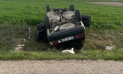 Takla atan otomobilde 2 kişi yaralandı
