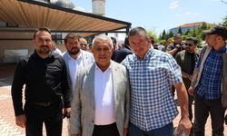 Zeybek OBS’de namaz kıldı