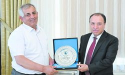 Karakaş'tan emekli olan Koçyiğit'e plaket