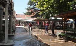 Emirdağ Belediyesi Çarşı Camii’nde Detaylı Temizlik Çalışmaları Gerçekleştirdi