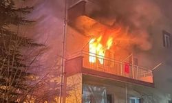 Çakmakla oynarken evi yaktı, 16 kişi hastanelik oldu