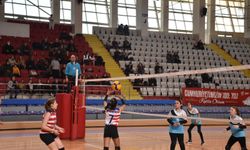 Voleybol Midi Kızlarda Heyecan Başladı