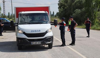 Hocalar’da jandarma ve polisten ortak trafik denetimi