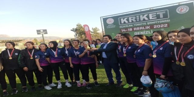 Afyonkarahisar Spor Lisesi U-19 Kriket Türkiye Şampiyonu oldu