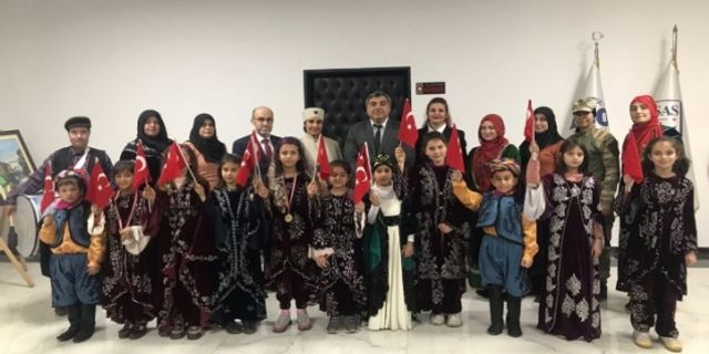 Işıklar Balı Sultan İlkokulu Öğrencileri ve Anneleri, İl Milli Eğitim Müdürü Miraç Sünnetci 'yi Makamında Ziyaret Ettiler