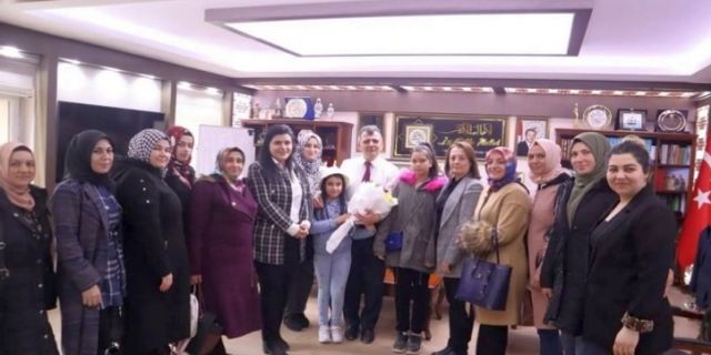 Ak Parti Emirdağ Kadın Kolları’ndan Belediye Başkanı Serkan Koyuncu’ya Ziyaret