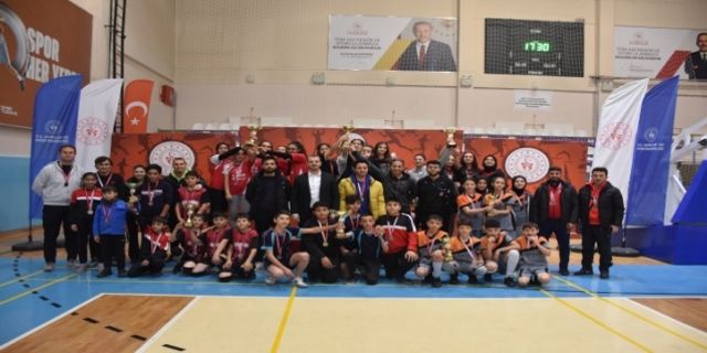 Okul Sporları Badminton Yıldız Kız ve Erkek müsabakaları tamamlandı