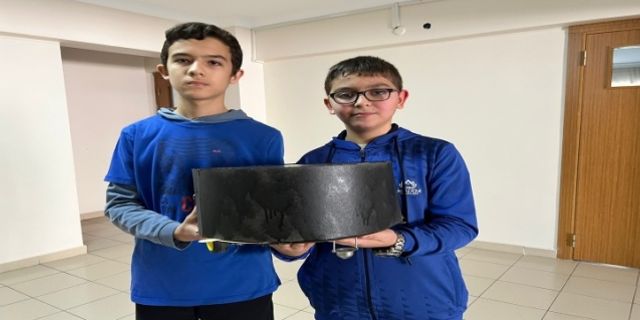Ortaokul öğrencileri akıllı robot süpürge yaptı