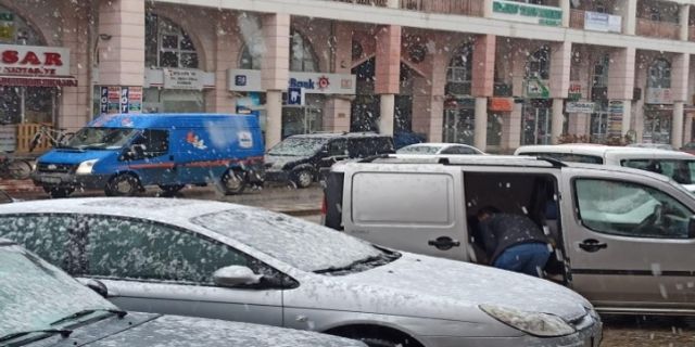 Şuhut’ta kar yağışı vatandaşları memnun etti