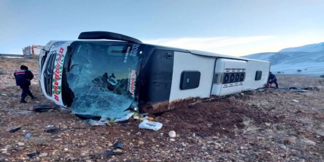 Dinar yakınlarında yolcu otobüsü devrildi: 6 ölü, 36 yaralı